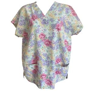 Simply Basic Floral Scrub Top in Women’s Size Small
